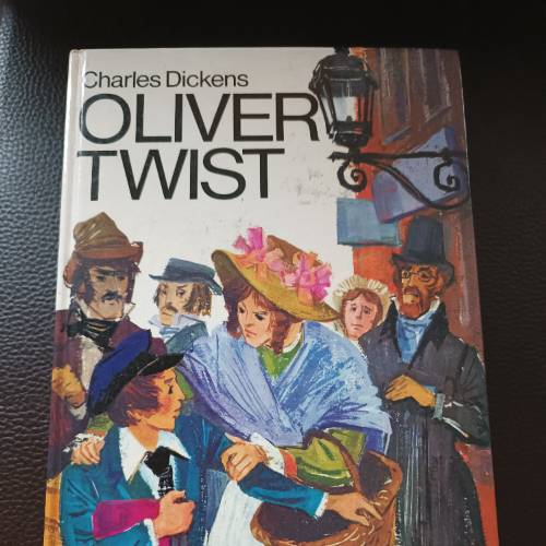 Buch Oliver Twist C. Dickens, zu finden beim Stand 211 am Standort Flohkids Hamburg Nord