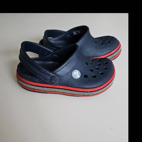 Crocs blau rot  Größe: 23, zu finden beim Stand 60 am Standort Flohkids Hamburg Nord