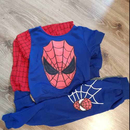 Spiderman Pullover/Hose  Größe: 120, zu finden beim Stand 127 am Standort Flohkids Hamburg Nord