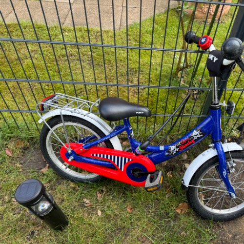 Puky Fahrrad blau  Größe: 16 zoll, zu finden beim Stand 34 am Standort Flohkids Hamburg Nord