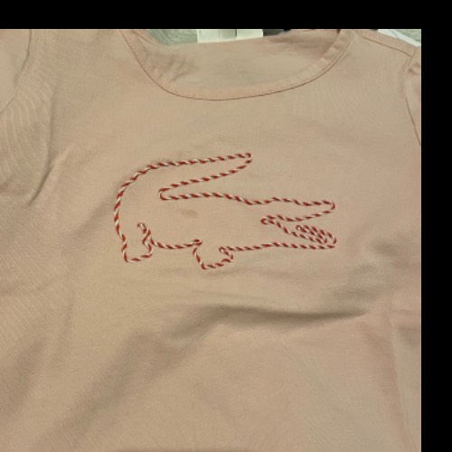 Lacoste Tshirt  Größe: 98 rosa , zu finden beim Stand 118 am Standort Flohkids Hamburg Nord