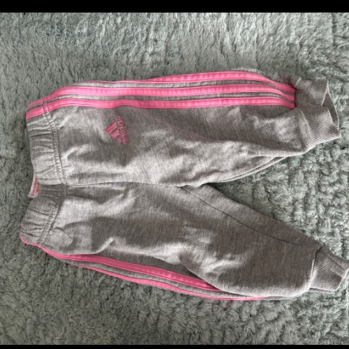 Adidas Hose  Größe: 68 Grau/Pink, zu finden beim Stand 32 am Standort Flohkids Hamburg Nord