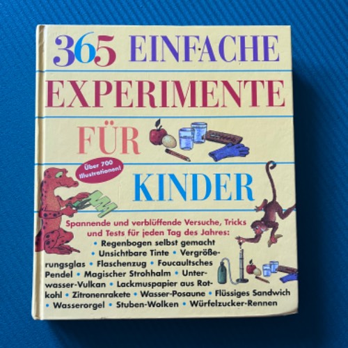 Buch  Größe: 365 einfache Experimente , zu finden beim Stand 139 am Standort Flohkids Hamburg Nord