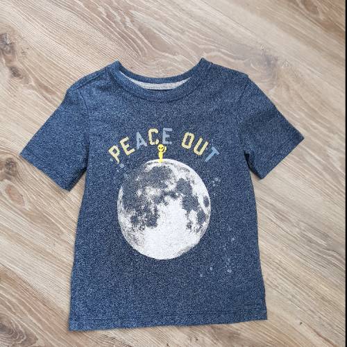 T-Shirt  Mond  Größe: 110, zu finden beim Stand 127 am Standort Flohkids Hamburg Nord