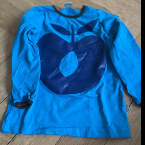 Shirt Smafolk Apfel blau  Größe: 92-98, zu finden beim Stand 75 am Standort Flohkids Hamburg Nord