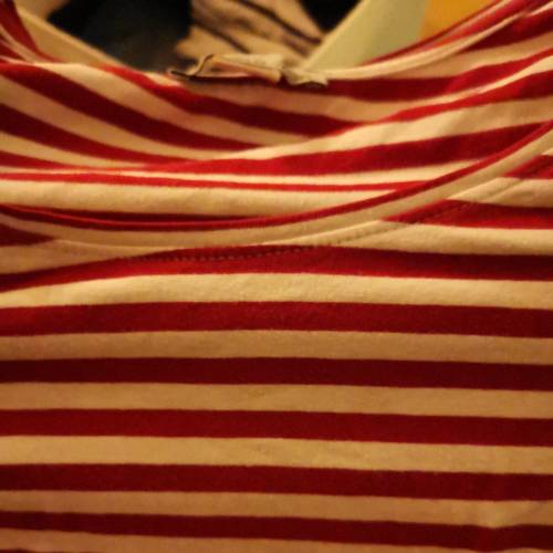 Shirt rot-weiß Schwanger  Größe: 36/38, zu finden beim Stand 162 am Standort Flohkids Hamburg Nord