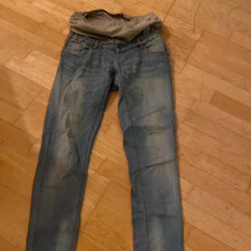 Mamalicious Jeans  Größe: 30/32, zu finden beim Stand 162 am Standort Flohkids Hamburg Nord