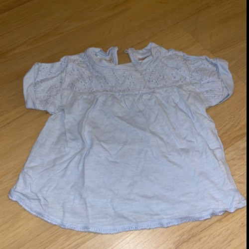T—Shirt  Größe: 74 zara hellblau, zu finden beim Stand 145 am Standort Flohkids Hamburg Nord