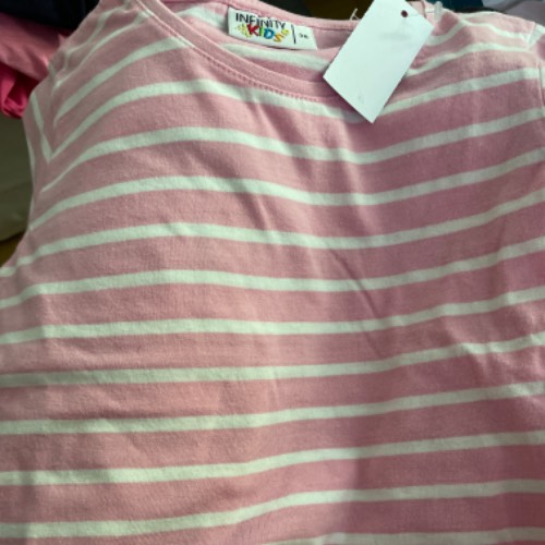 INFINITY KIDS Shirt  Größe: 104 rosa w, zu finden beim Stand 118 am Standort Flohkids Hamburg Nord