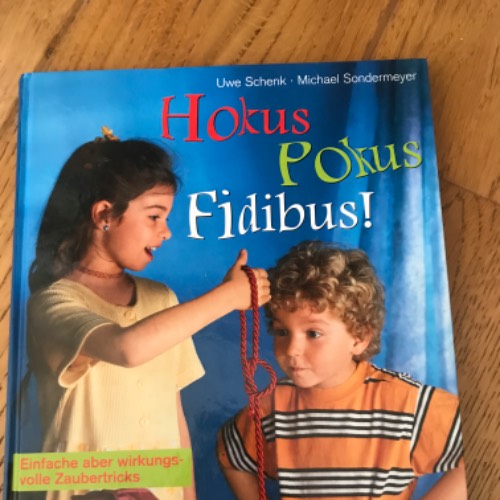 Buch Hokus Pokus Fidibus, zu finden beim Stand 100 am Standort Flohkids Hamburg Nord