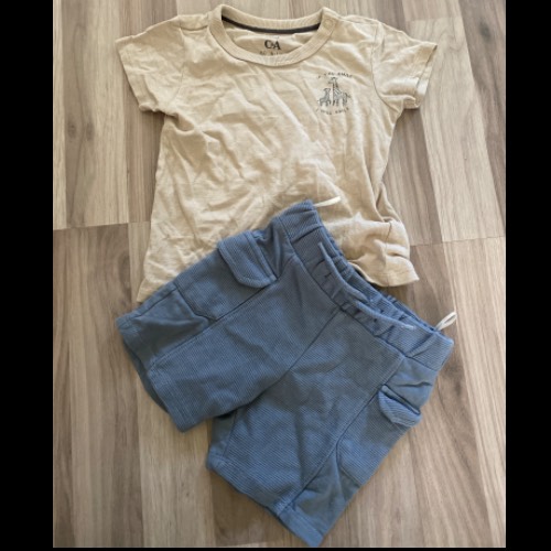C&A  tshirt&kurze Hose  Größe: 80 BB, zu finden beim Stand 105 am Standort Flohkids Hamburg Nord