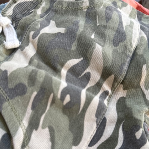 Zara Sweathose Camouflage  Größe: 86, zu finden beim Stand 186 am Standort Flohkids Hamburg Nord