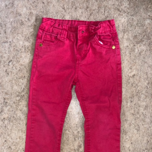 Rote Jeans  Größe: 98, zu finden beim Stand 157 am Standort Flohkids Hamburg Nord