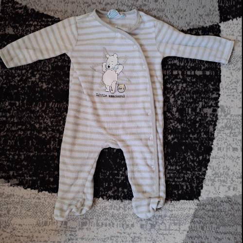 Disney Baby Pyjama  Größe: 62/68 Pooh, zu finden beim Stand 159 am Standort Flohkids Hamburg Nord