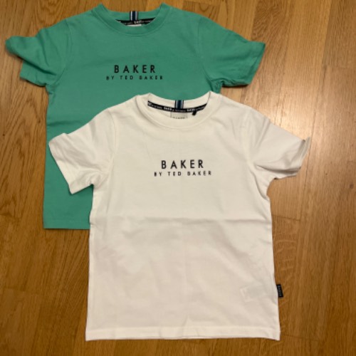 Ted Baker T-Shirts  Größe: 2 pack  Größe: 104, zu finden beim Stand 177 am Standort Flohkids Hamburg Nord