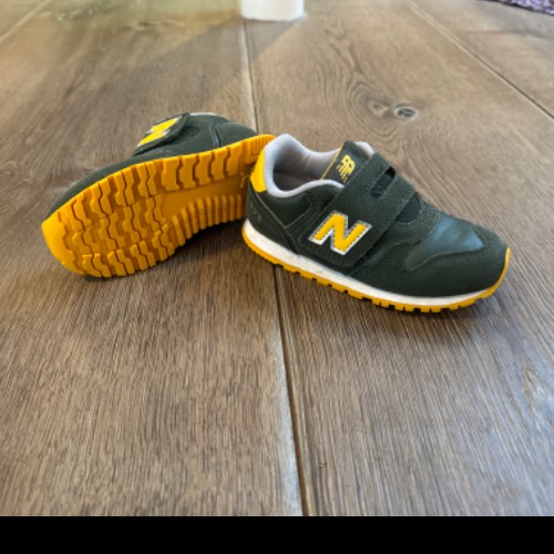 New Balance Schuhe grün  Größe: 24, zu finden beim Stand 66 am Standort Flohkids Hamburg Nord