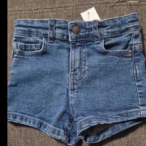 LC Jeans Shorts  Größe: 98/104, zu finden beim Stand 125 am Standort Flohkids Hamburg Nord
