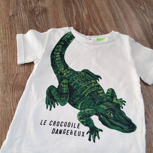 T-shirt Krokodil  Größe: 98/104, zu finden beim Stand 127 am Standort Flohkids Hamburg Nord