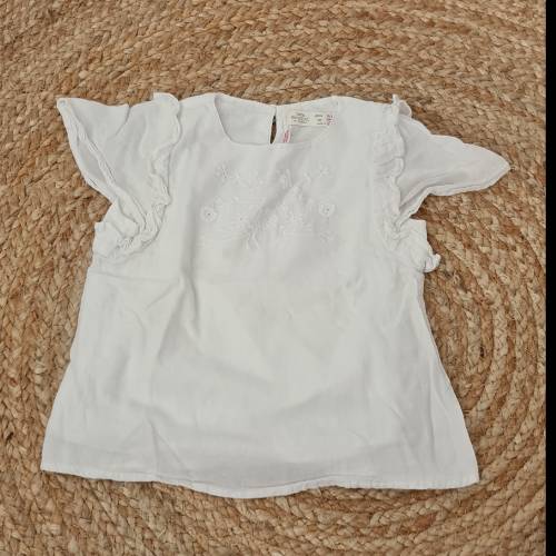 ZARA T-Shirt weiß Größe: 104, zu finden beim Stand 136 am Standort Flohkids Hamburg Nord