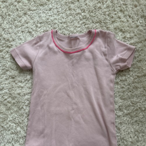 T-Shirt PETIT BATEAU  Größe: 95 cm rosa, zu finden beim Stand 4 am Standort Flohkids Hamburg Nord
