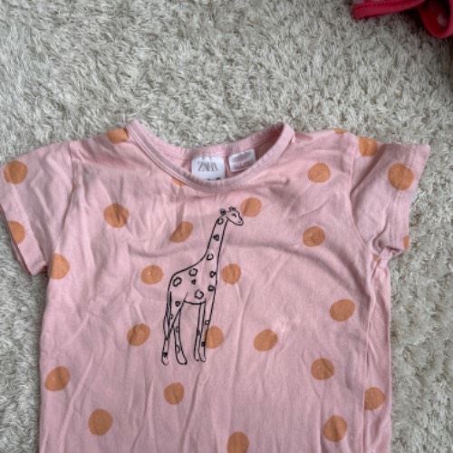 T-Shirt ZARA  Größe: 86 rosa giraffe, zu finden beim Stand 4 am Standort Flohkids Hamburg Nord