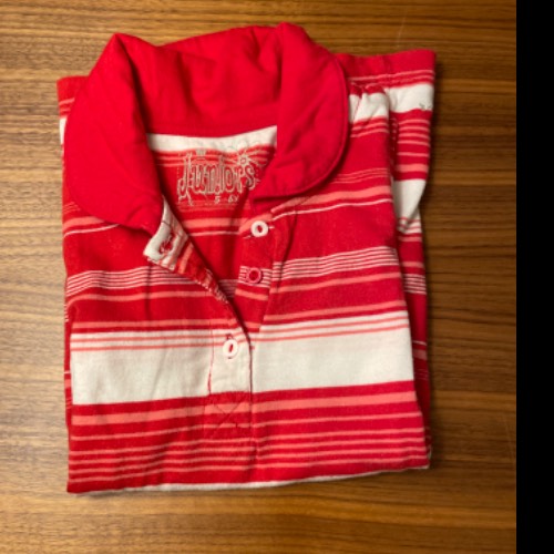 Poloshirt rot  Größe: 110, zu finden beim Stand 83 am Standort Flohkids Hamburg Nord