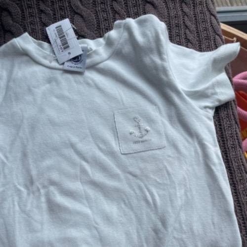 T-Shirt Petit Bateau  Größe: 95 cm weiß, zu finden beim Stand 55 am Standort Flohkids Hamburg Nord