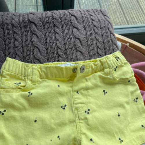 Jeans Shorts Zara gelb  Größe: 92, zu finden beim Stand 55 am Standort Flohkids Hamburg Nord