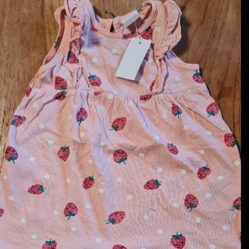 H&M Kleid rosa Erdbeere  Größe: 68, zu finden beim Stand 102 am Standort Flohkids Hamburg Nord