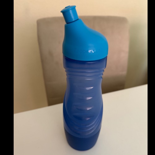 Tupper Trinkflasche Blau  Größe: 0, 7-, zu finden beim Stand 230 am Standort Flohkids Hamburg Nord