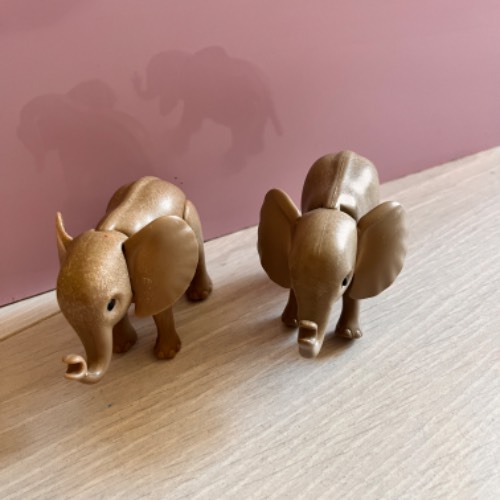 Playmobil kleine Elefanten, zu finden beim Stand 126 am Standort Flohkids Hamburg Nord