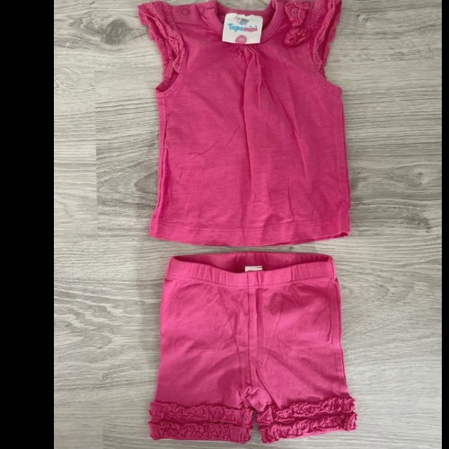Shirt+shorts  Größe: 62 pink tropomini, zu finden beim Stand 161 am Standort Flohkids Hamburg Nord