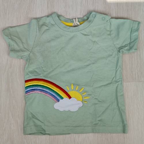 T-Shirt Alana  Größe: 74 Regenbogen, zu finden beim Stand 201 am Standort Flohkids Hamburg Nord