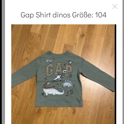 Gap Shirt dinos  Größe: 104, zu finden beim Stand 160 am Standort Flohkids Hamburg Nord