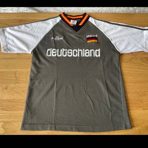 Fussball Trikot  Größe: 152 , zu finden beim Stand 31 am Standort Flohkids Hamburg Nord