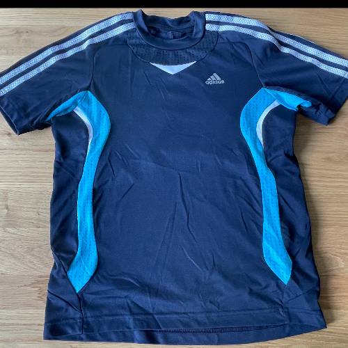 Sport-Shirt  Größe: 152 adidas, zu finden beim Stand 31 am Standort Flohkids Hamburg Nord