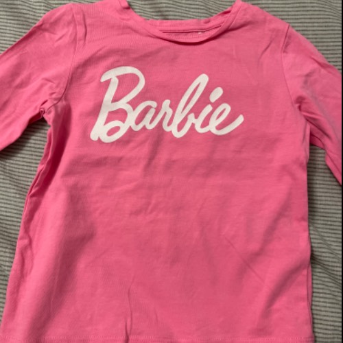 H&M Barbie Shirt  Größe: 98/104, zu finden beim Stand 160 am Standort Flohkids Hamburg Nord