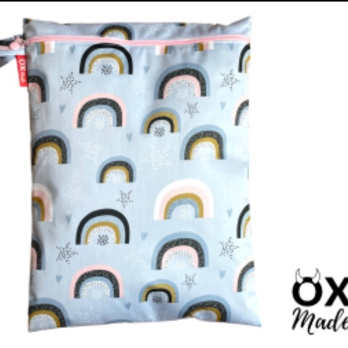 Oxmade Wetbag Regenbogen XL, zu finden beim Stand 20 am Standort Flohkids Hamburg Nord