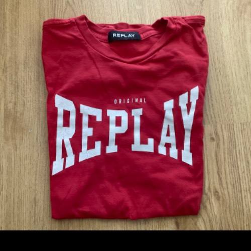 T shirt rot  Replay  Größe: 140 , zu finden beim Stand 126 am Standort Flohkids Hamburg Nord