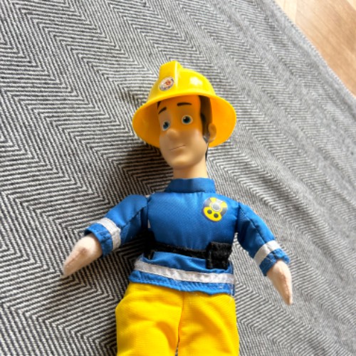 Feuerwehrmann Sam Puppe, zu finden beim Stand 117 am Standort Flohkids Hamburg Nord