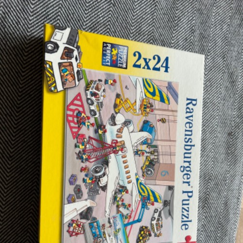  Ravensburger Puzzle  Größe: 4+ Größe: 2 x24, zu finden beim Stand 117 am Standort Flohkids Hamburg Nord