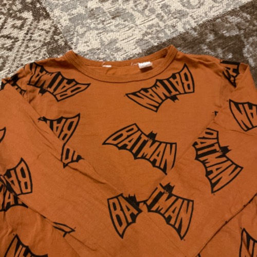 H&M Batman Shirt  Größe: 140 Ocker, zu finden beim Stand 120 am Standort Flohkids Hamburg Nord