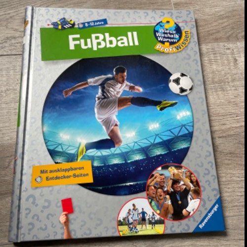 Ravensburger Buch Fußball  Größe: 8-12, zu finden beim Stand 61 am Standort Flohkids Hamburg Nord