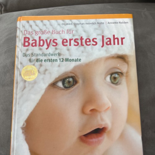 Babys erstes Jahr Buch , zu finden beim Stand 107 am Standort Flohkids Hamburg Nord