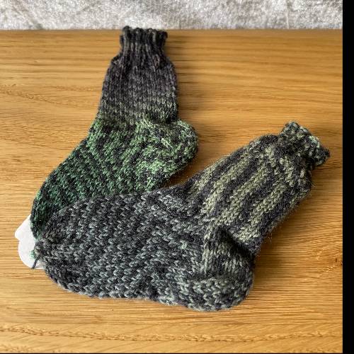 Wollsocken  Größe: 62/68 grün-Verlauf, zu finden beim Stand 31 am Standort Flohkids Hamburg Nord