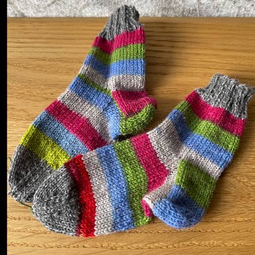 Wollsocken  Größe: 86/92 Streifen, zu finden beim Stand 31 am Standort Flohkids Hamburg Nord