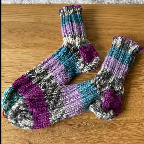 Wollsocken  Größe: 26 lila-grau, zu finden beim Stand 31 am Standort Flohkids Hamburg Nord