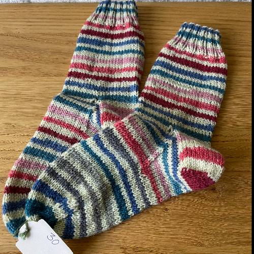 Wollsocken  Größe: 30 Gestreift rot-w., zu finden beim Stand 31 am Standort Flohkids Hamburg Nord