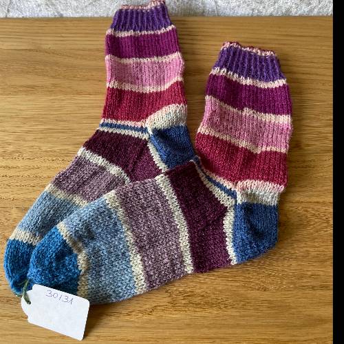 Wollsocken  Größe: 30/31 Lila-Streifen, zu finden beim Stand 31 am Standort Flohkids Hamburg Nord