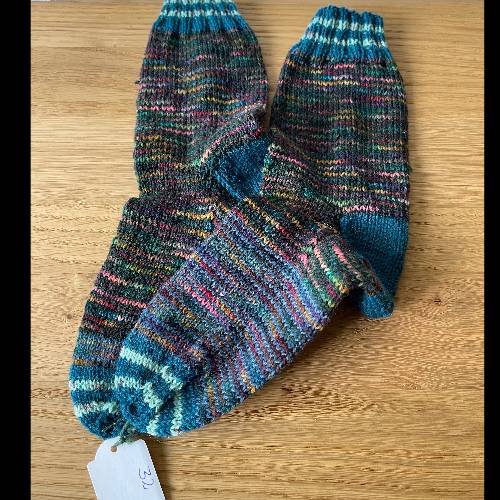 Wollsocken  Größe: 32 Restewolle grün, zu finden beim Stand 31 am Standort Flohkids Hamburg Nord